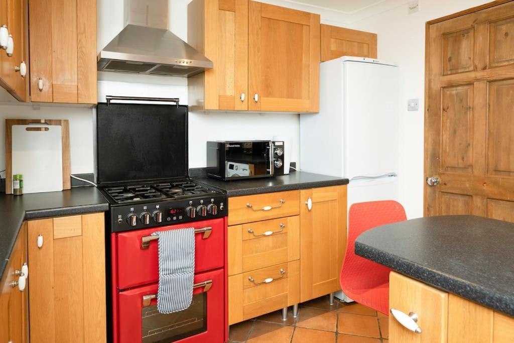 3 Bedroom Home Close To Town Centre With Wifi & Garden Royal Tunbridge Wells Eksteriør billede