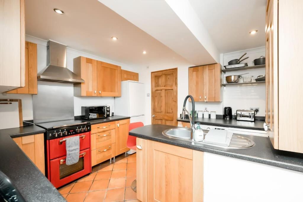 3 Bedroom Home Close To Town Centre With Wifi & Garden Royal Tunbridge Wells Eksteriør billede