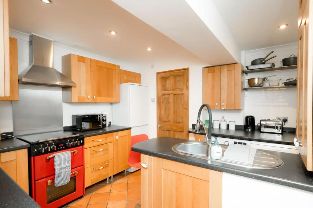 3 Bedroom Home Close To Town Centre With Wifi & Garden Royal Tunbridge Wells Eksteriør billede
