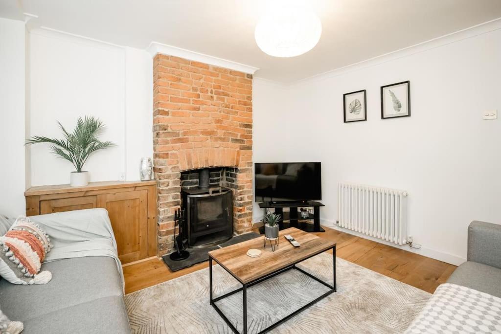 3 Bedroom Home Close To Town Centre With Wifi & Garden Royal Tunbridge Wells Eksteriør billede